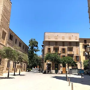 Damunt Hotel